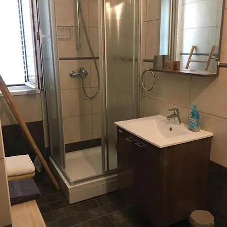 Bamboo House Apartment *