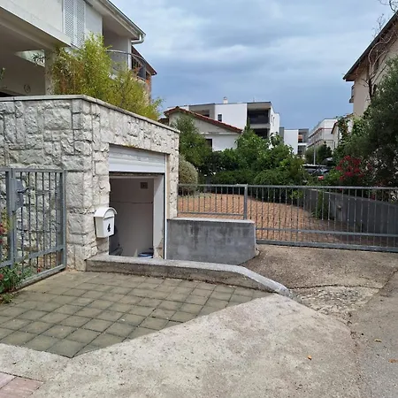Bamboo House Apartment *