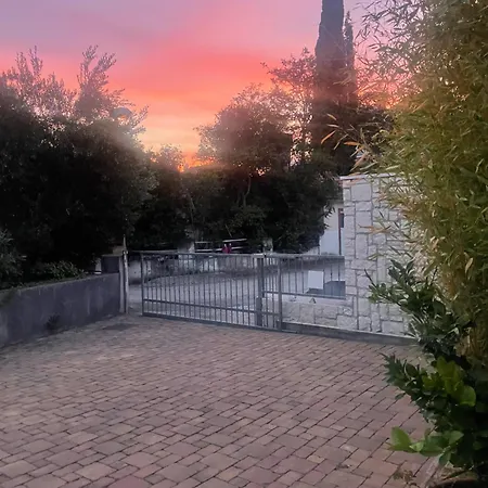 Bamboo House Apartment