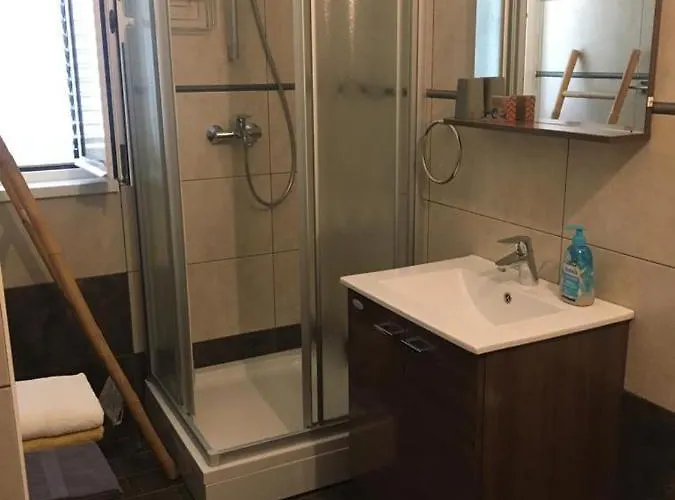 Bamboo House Apartment *